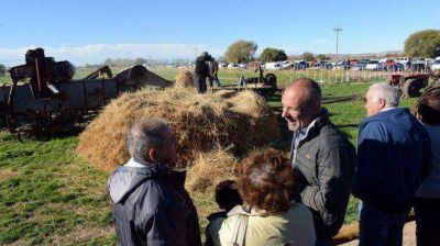 Buzzi visit� Feria de Productores y Artesanos y chacra hist�rica de 28 de Julio