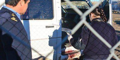 Asesinato en Trelew: apareci� muerto a balazos dentro de una Traffic en la puerta de una whisker�a