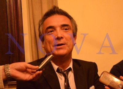 De la mano del massismo, Artaza desembarc� en La Plata: 