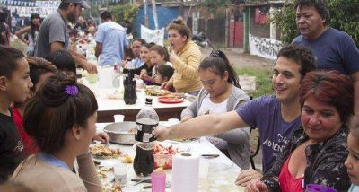 JULIAN ALVAREZ: �NUESTRO PROYECTO POL�TICO VIENE A RECONSTRUIR EL TEJIDO SOCIAL DE LAN�S�