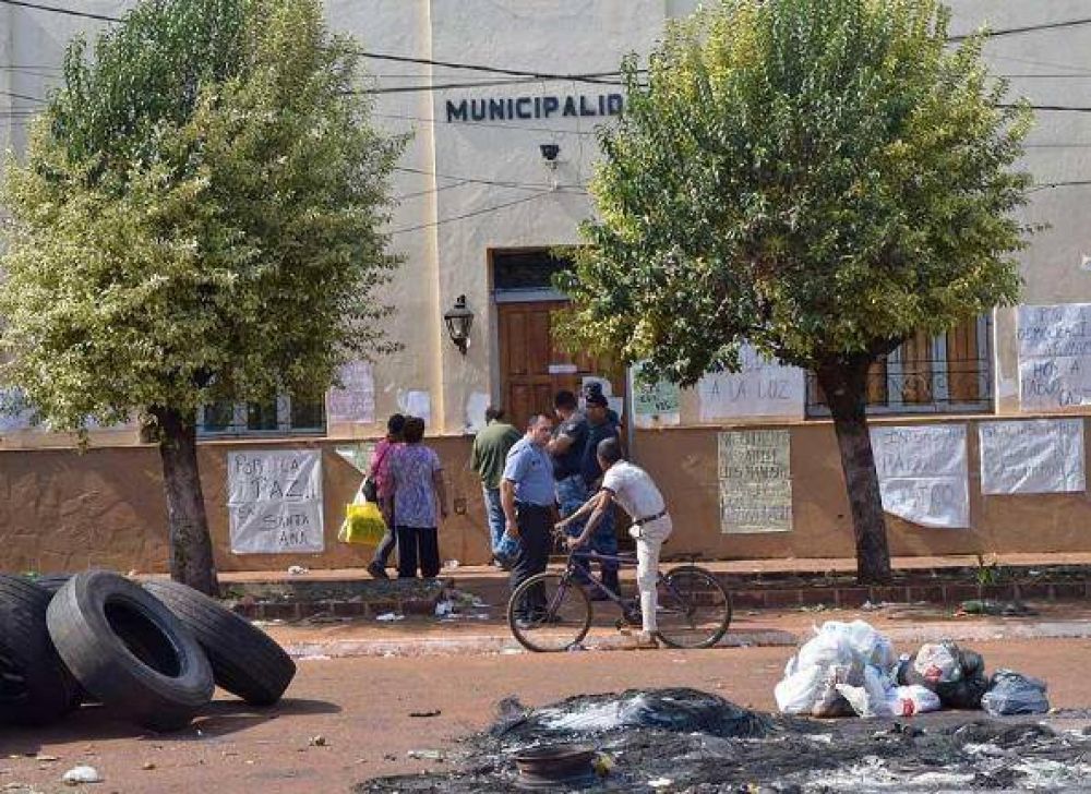 Santa Ana: Los vecinos buscan evitar la asunci�n de Clos