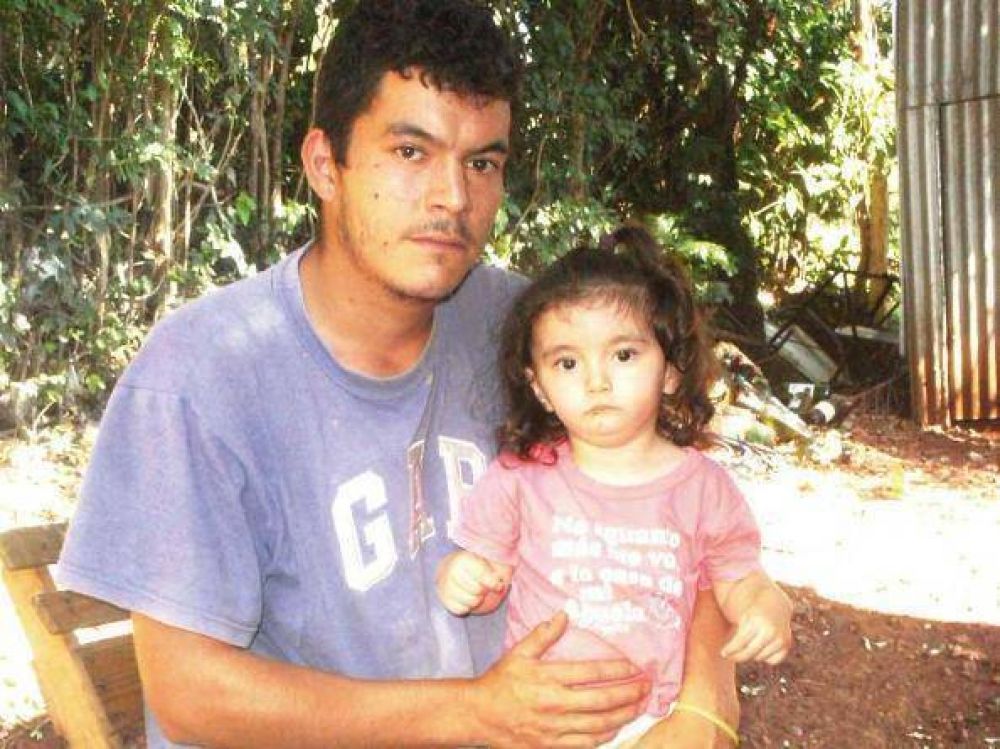 Una ni�a naci� sin piernas y requiere una casa mejor acondicionada