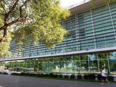 Balearon a un comerciante en un intento de robo en la zona oeste de Rosario