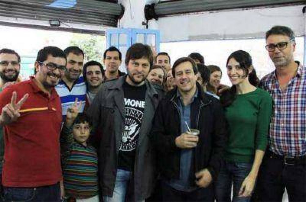 Mariano Recalde y el radical Santoro compartieron una actividad con vecinos de Caballito