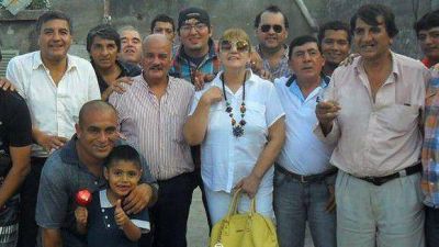 Rosa Augier agasajo a trabajadores de Villa 9 de J ulio