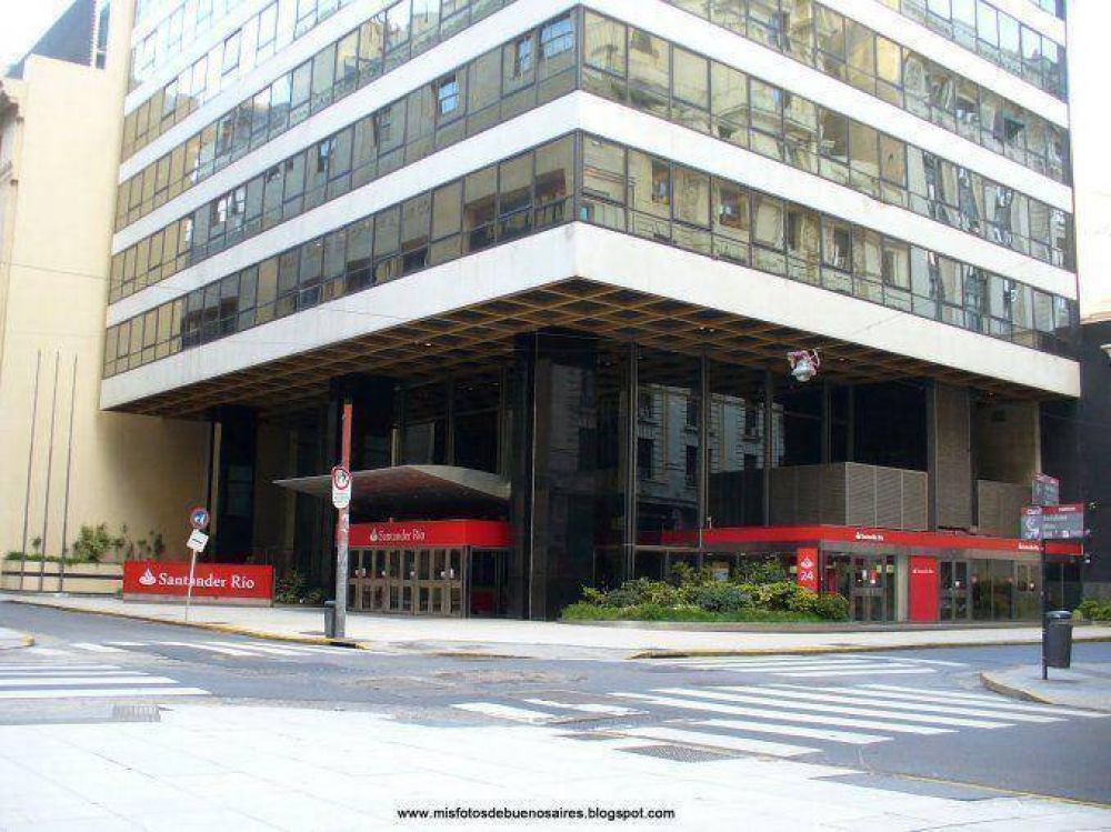 Millonaria multa al banco Santander Ro por presunto lavado