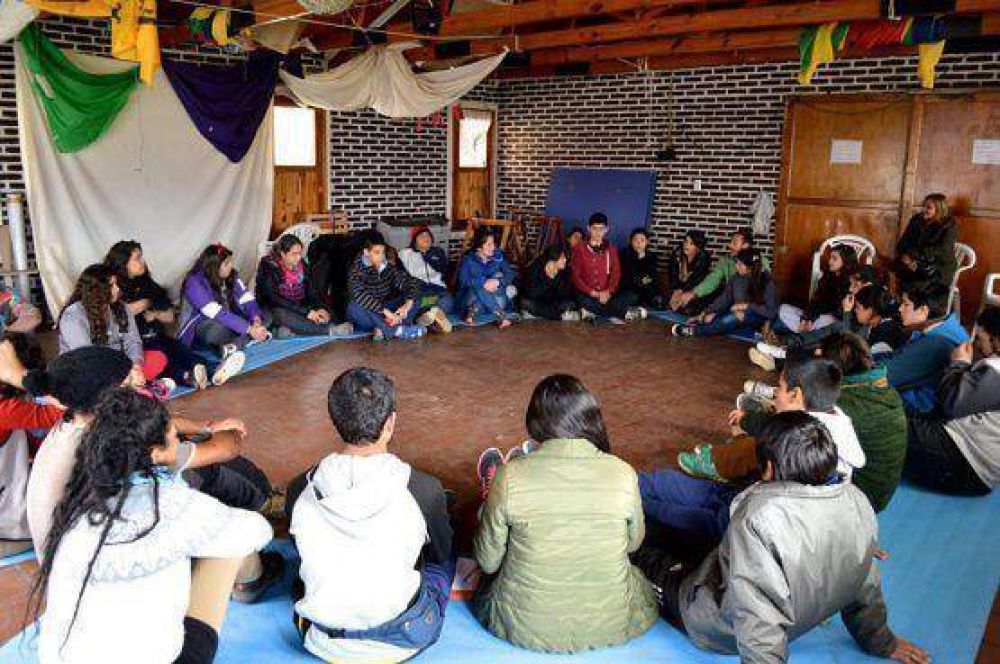 Colegios Abiertos del CPE: 600 alumnos participan del camping en Lago Roca