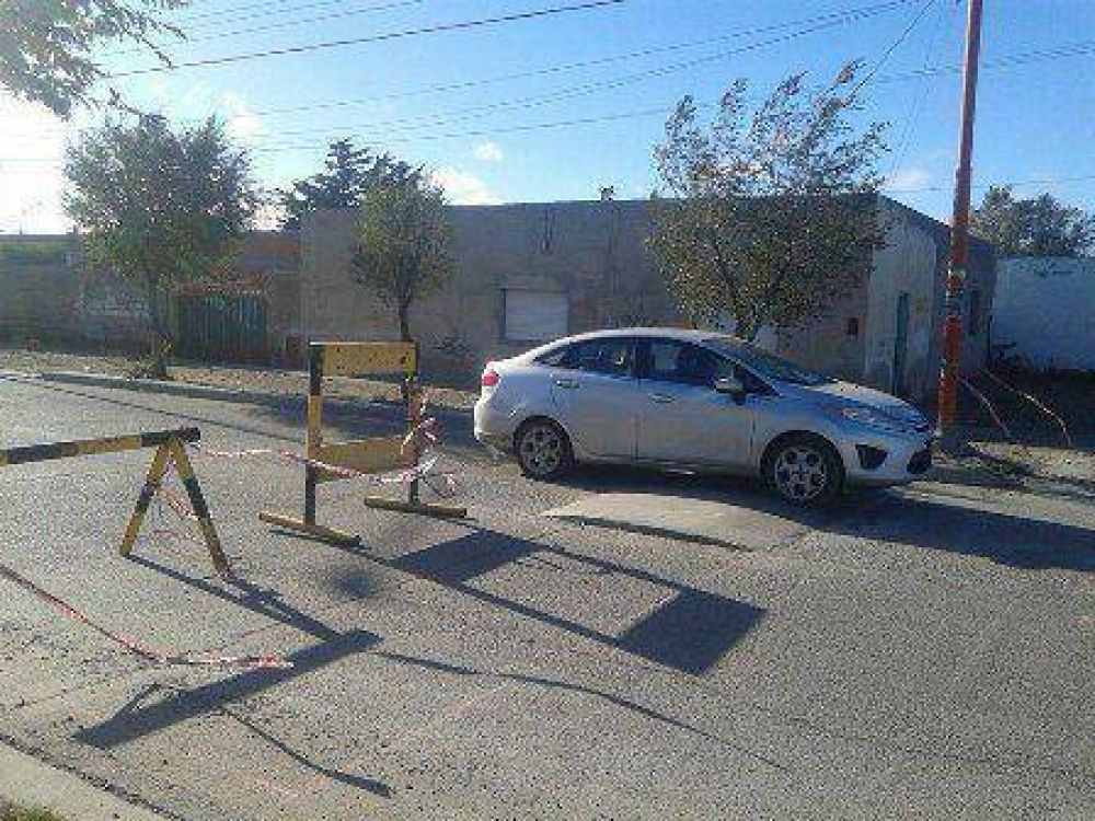 Pico Truncado construye reductores de velocidad en �reas estrat�gicas
