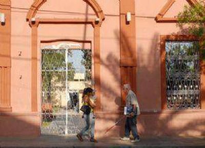 Golpe� a sus hijos de 3, 8 y 9 a�os y termin� arrestada