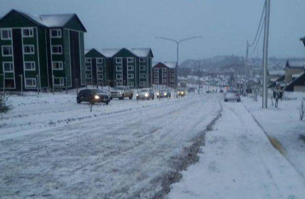 La nieve y la rotura de camiones complicaron el tr�nsito en Ushuaia