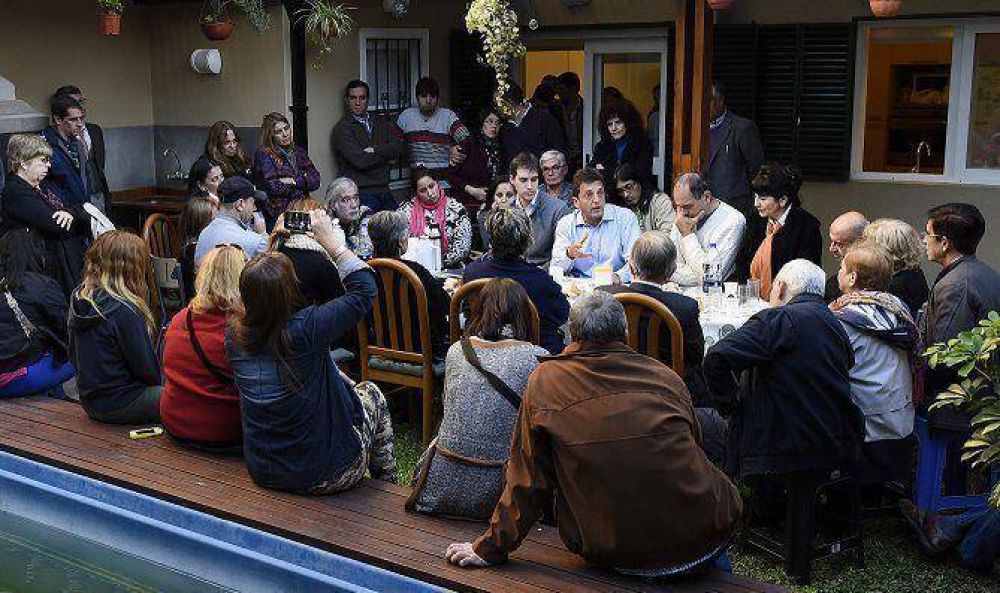Massa se reuni� con v�ctimas de la inseguridad en Vicente L�pez