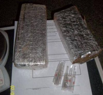 Atraparon a un joven con dos ladrillos de marihuana cuando bajaba de un colectivo