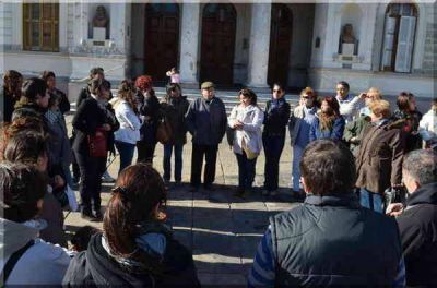 Sigue el reclamo por el reinicio de la obra de construcci�n del barrio Oscar Bidegain