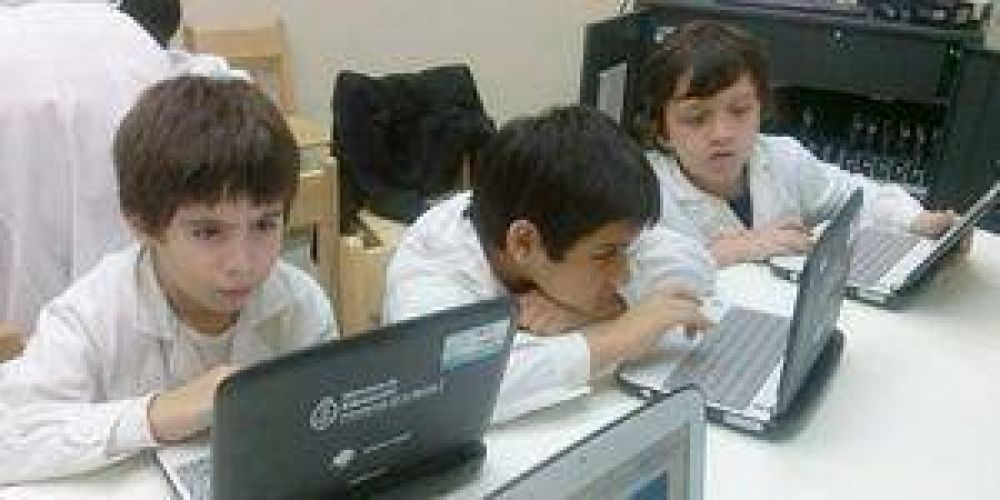 116 establecimientos educativos de la provincia reciben netbooks