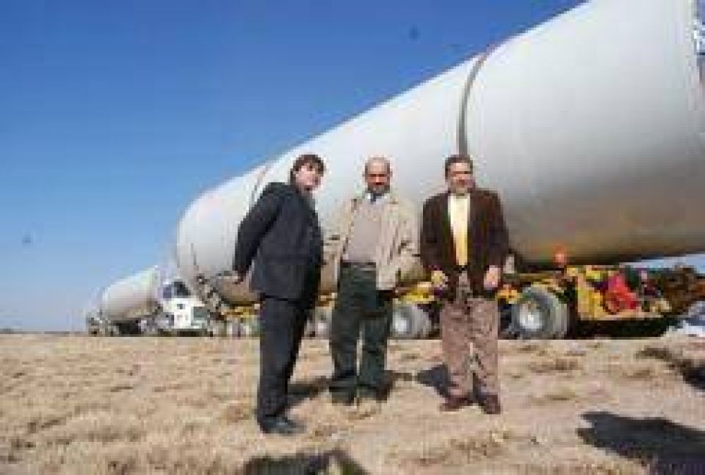 Energ�a. Llegaron los primeros tramos del primer molino de viento