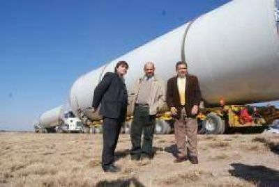 Energ�a. Llegaron los primeros tramos del primer molino de viento