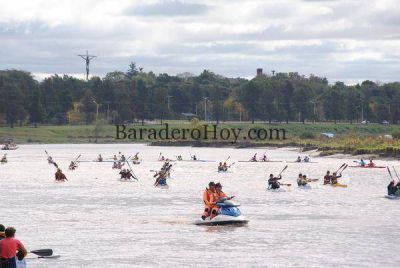 �Regata por los 400 a�os�� Baradero recibi� a m�s de 500 palistas�
