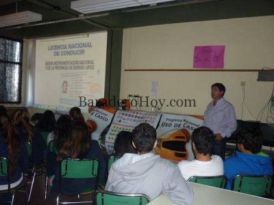 Jornada de concientizaci�n en el Colegio Marco Sastre a cargo de Sembrando Conciencia.
