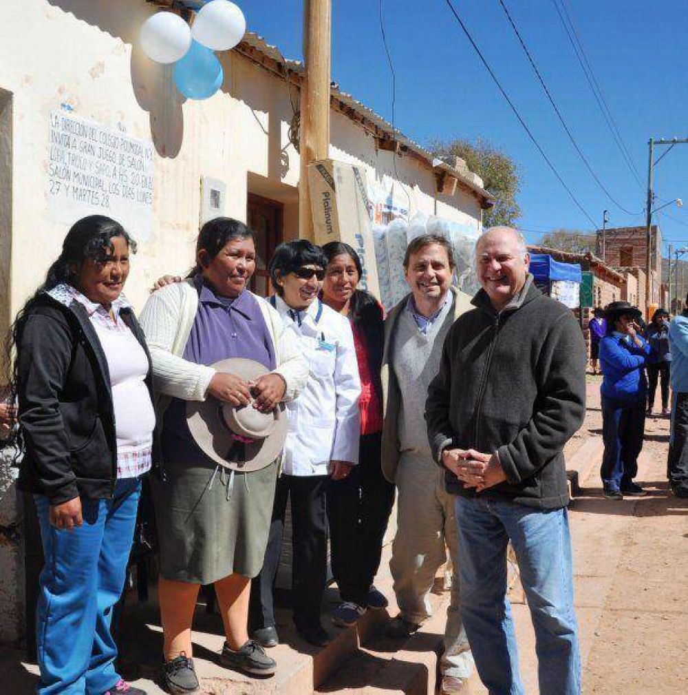 Vicegobernador con vecinos de Cusi Cusi