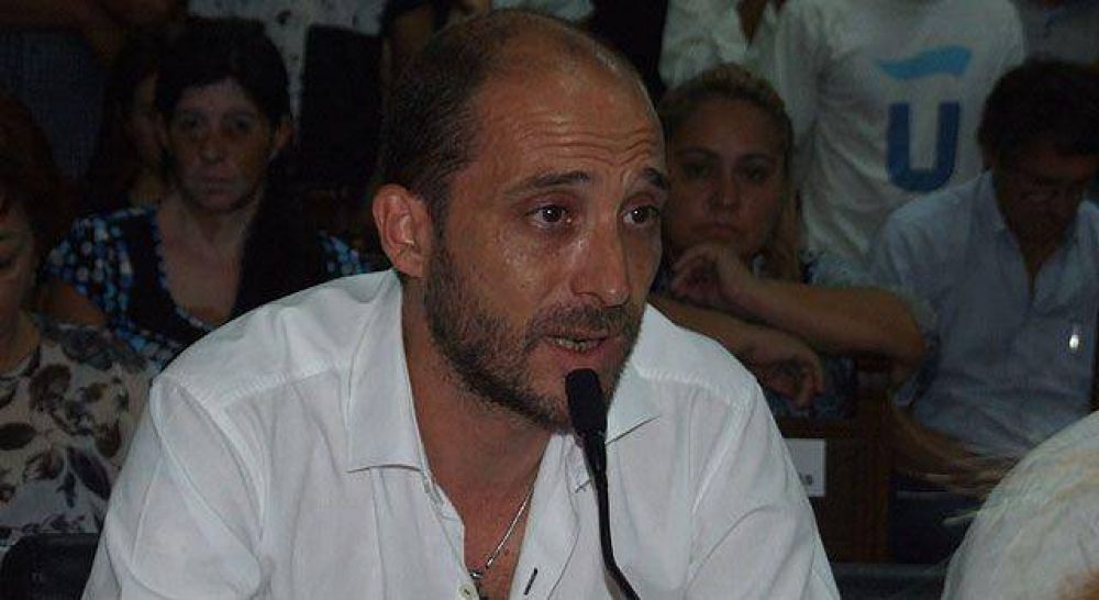 Para Villaronga, �el FR no logr� nunca encontrar el eje�