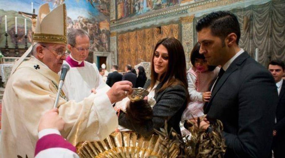 Papa Francisco cuestiona: ¿Bautizas a tu hijo y desapareces hasta su Primera Comunión?