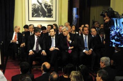 La Gobernadora y el senador Zamora acompa�aron a la presidenta en el homenaje a N�stor Kirchner