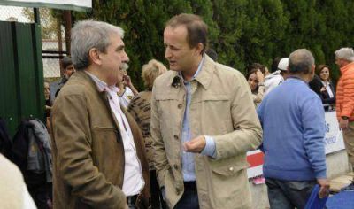 Insaurralde y An�bal Fern�ndez participaron de la inauguraci�n de la cancha de hockey de agua del Lomas Athletic Club