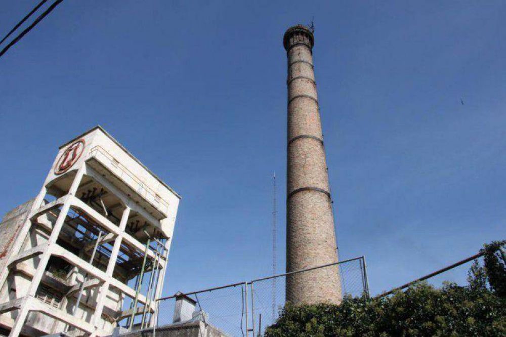 Por mayora, el Concejo autoriz la demolicin de una centenaria chimenea en peligro de derrumbe