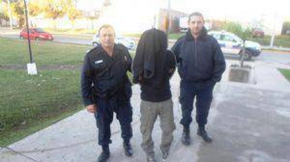 Tras una pelea detienen a una persona con casi medio kilo de marihuana compactada