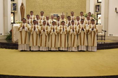 Mons. Farrell ordena 20 di�conos Legionarios de Cristo en Roma