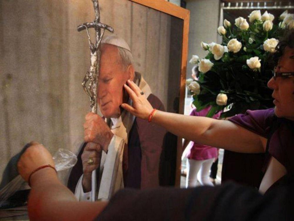 La sangre de Juan Pablo II llega a Per en peregrinacin