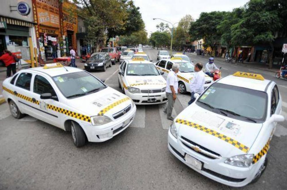 Por la suba del GNC, taxistas van por otro aumento de tarifa
