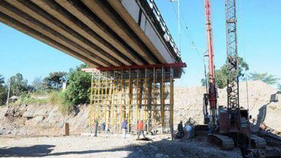 Avanza la reparaci�n del puente sobre el R�o Lules