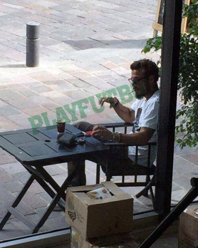 Fumando espero... La pol�mica foto de Osvaldo en la previa a los 'Supercl�sicos' por la Libertadores