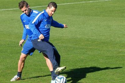 Pas� el susto: Fernando Gago se entren� normal y estar� en el cl�sico