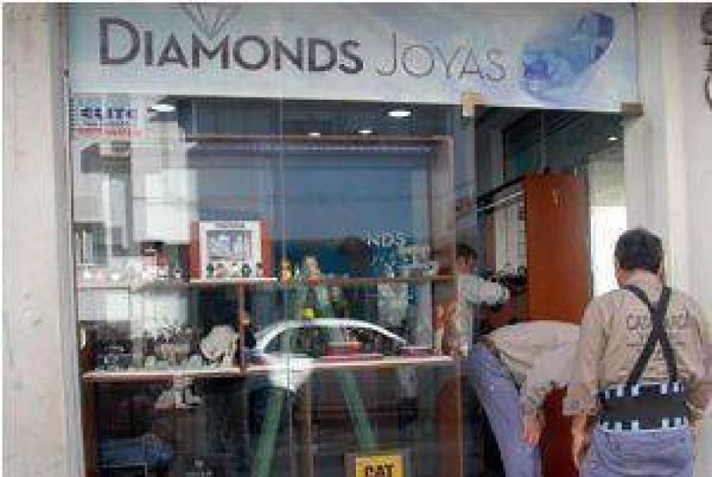 Un adolescente detenido por el robo a la joyer�a
