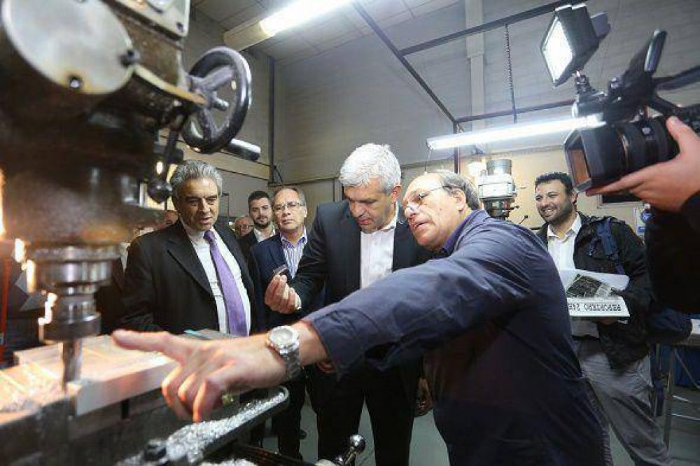 Juli�n Dom�nguez recorri� parques industriales con Ghi y Descalzo