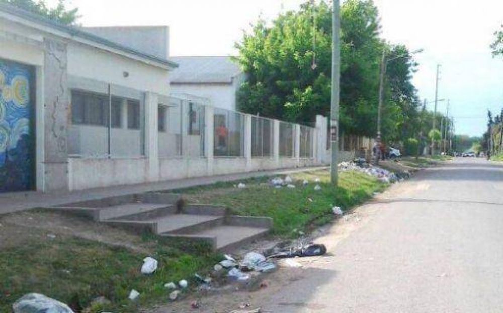 Delincuentes robaron otra vez una escuela; se llevaron todo el material did�ctico