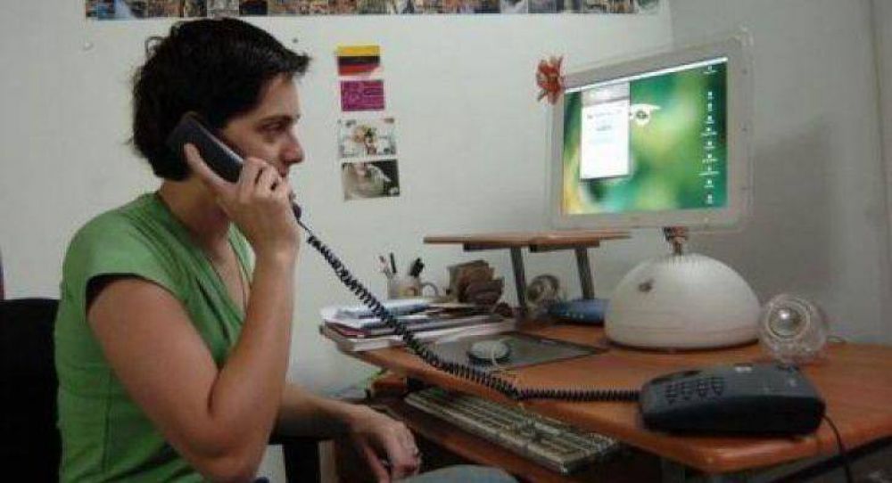 Se declar� a la telefon�a fija como servicio p�blico, pero no as� a la telefon�a m�vil