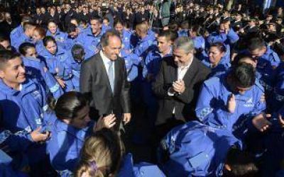 Avellaneda: Scioli encabez� el segundo egreso de la Polic�a comunal
