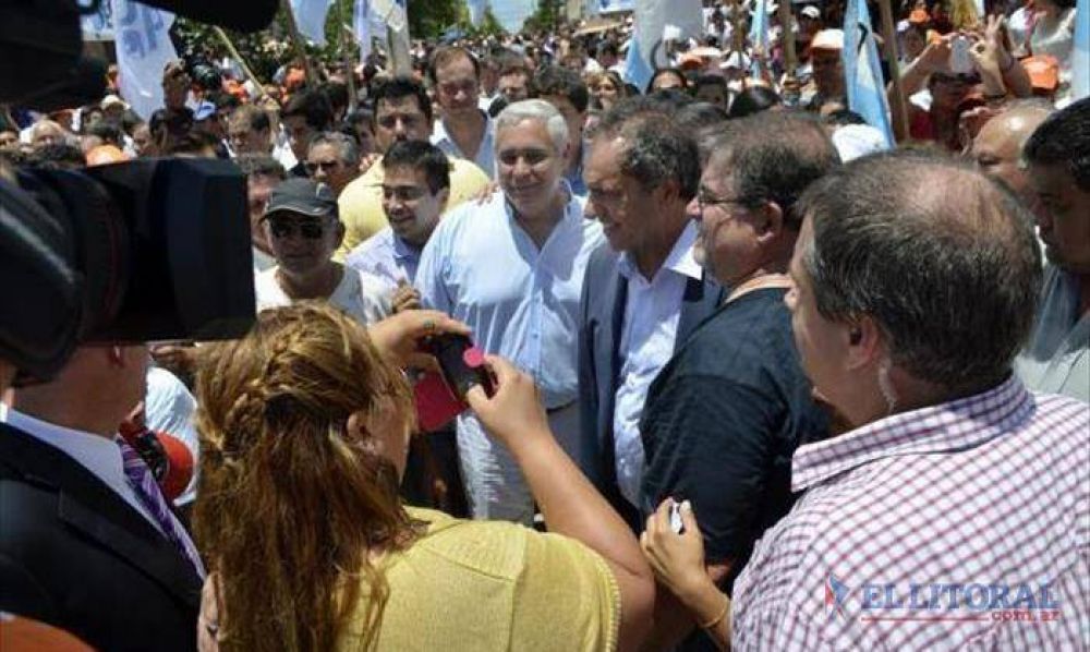 De campa�a, Scioli vuelve a Capital y firmar� convenios con el intendente R�os