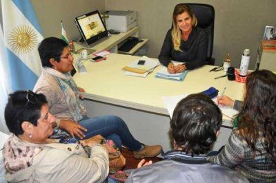 La jefa de Gabinete recibi� a miembros de la comunidad del C.E.P.T. N�33