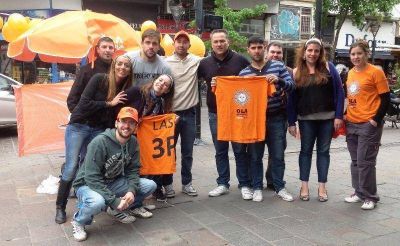La Ola Naranja: Renna intensifica la campa�a de �Scioli 2015″ en La Plata