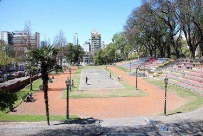 Parque Lezama: sin rejas, por ahora