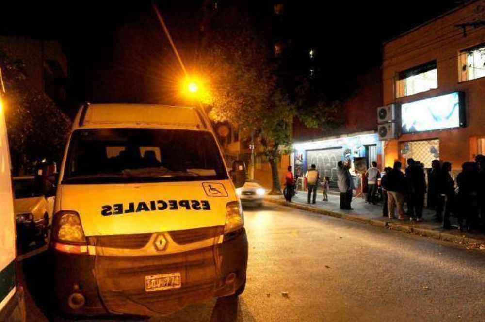 Combis que prestan servicios del PAMI, en un acto pol�tico