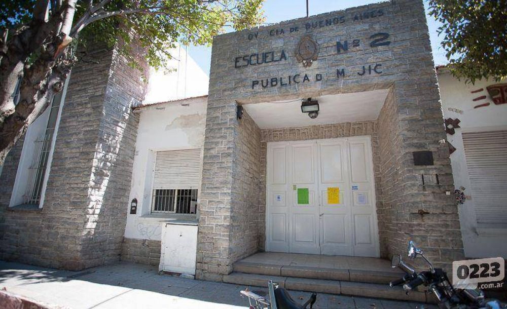 Por falta de limpieza, a�n no se levanta la clausura de la secundaria 46