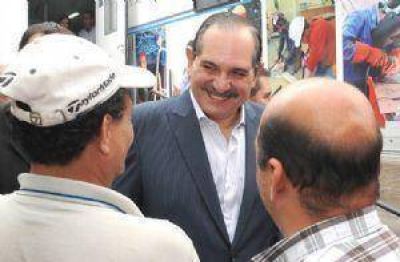 Alperovich reconoci� que hay un d�ficit de viviendas