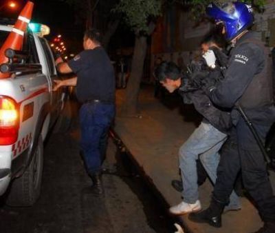 La Pol�cia los encontr� robando en el interior de una vivienda del pasaje Dorrego