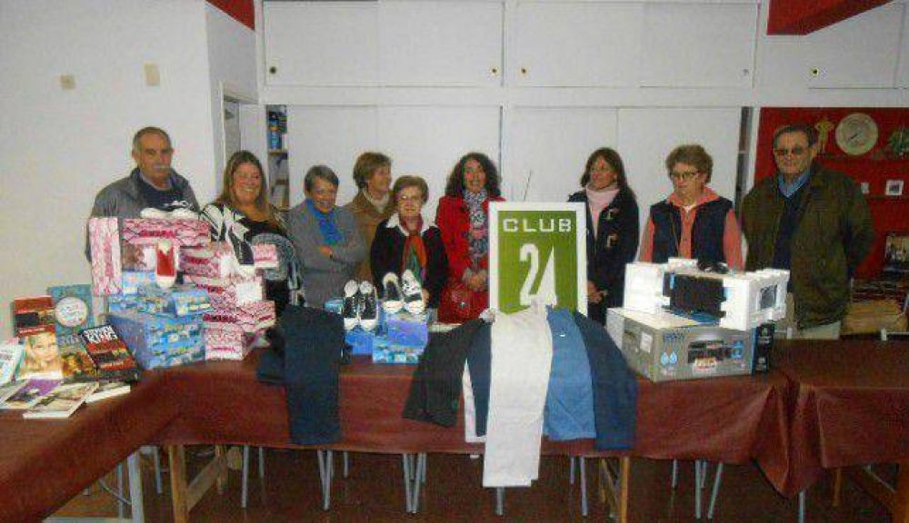 El Club 24 de Abril don� m�s de $ 10.000 a escuelas