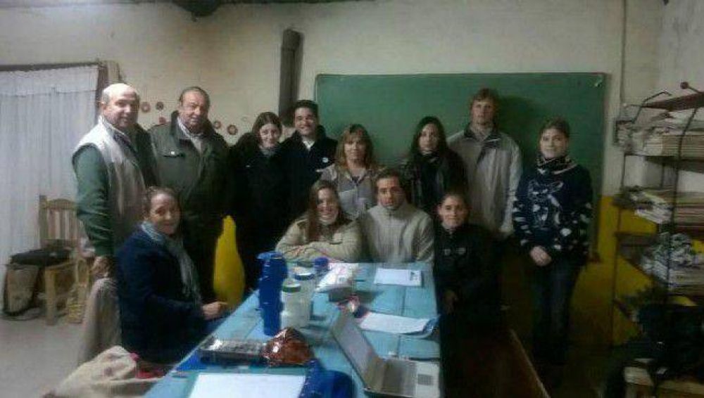 El intendente se reuni� con municipales y estudiantes